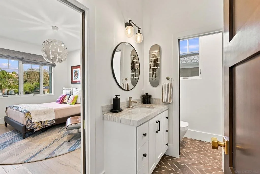 Photo of 5518 Bellevue Ave