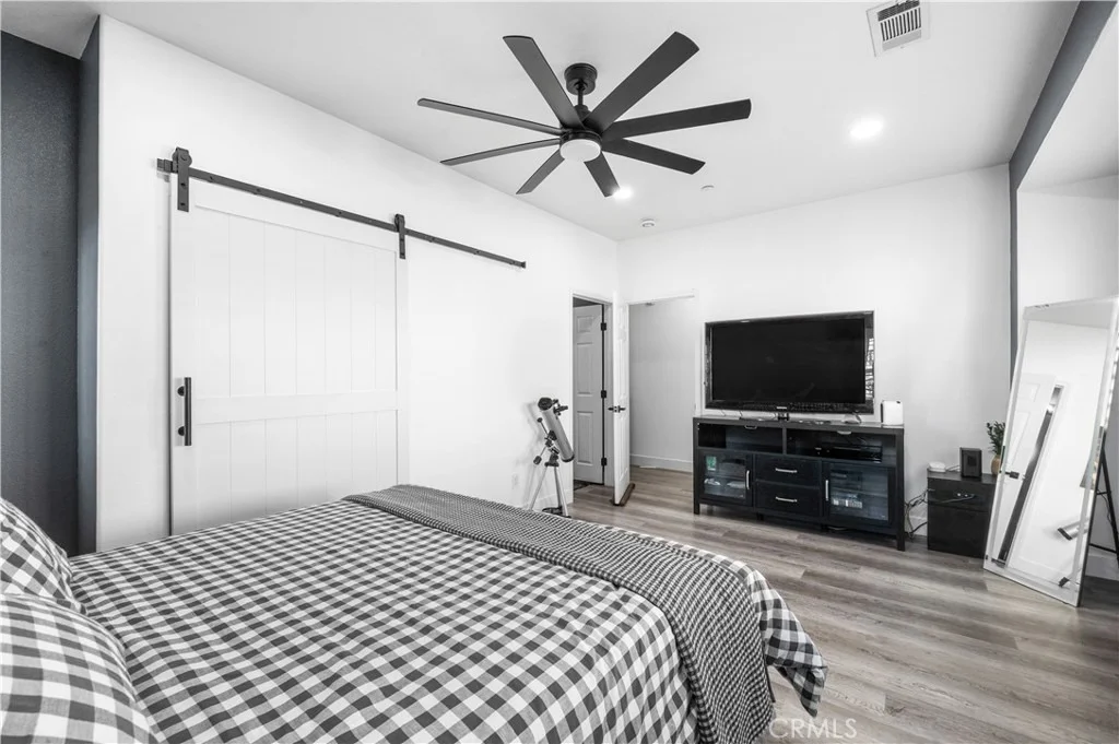 Photo of Unit D at 9882 Broadway