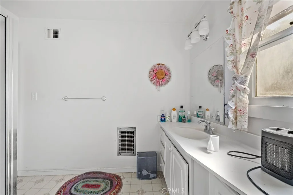 Photo of 1121 Highland Oaks Drive
