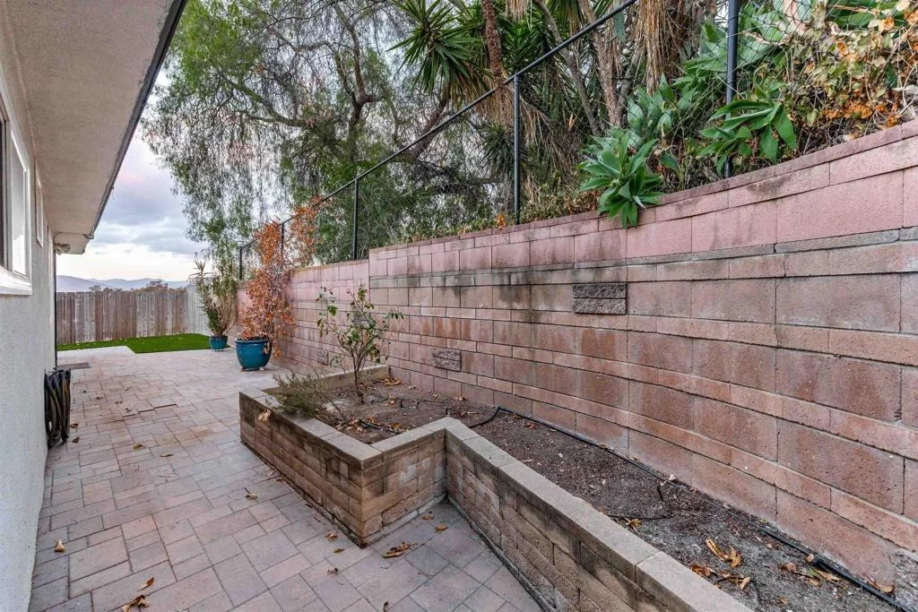 Photo of 8837 Carmir