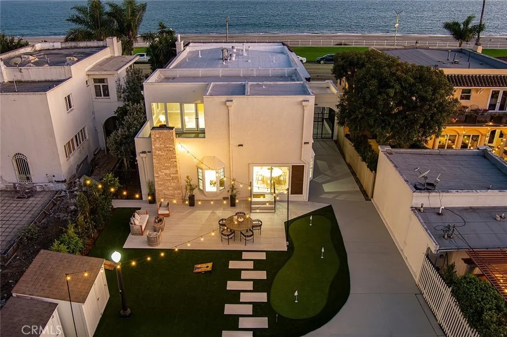 Photo of 2747 E Ocean Boulevard