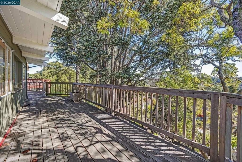 Photo of 557 Summit Dr