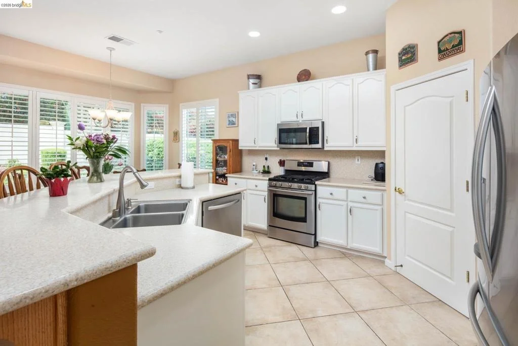 Photo of 485 Coronation Dr