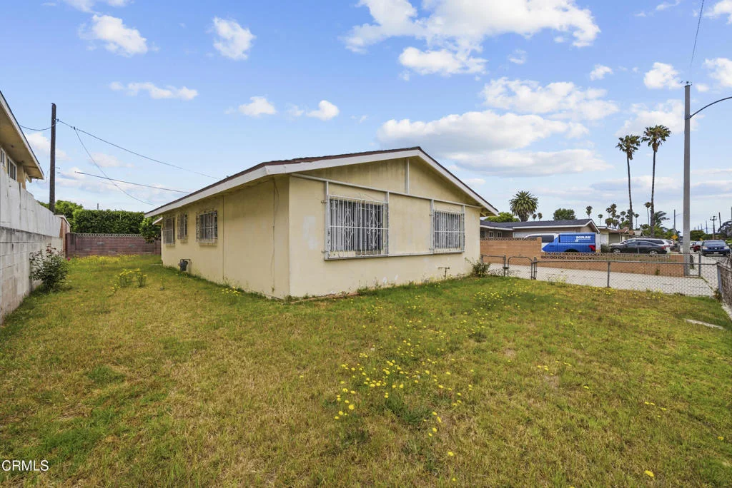 Photo of 1601 S Ventura Road