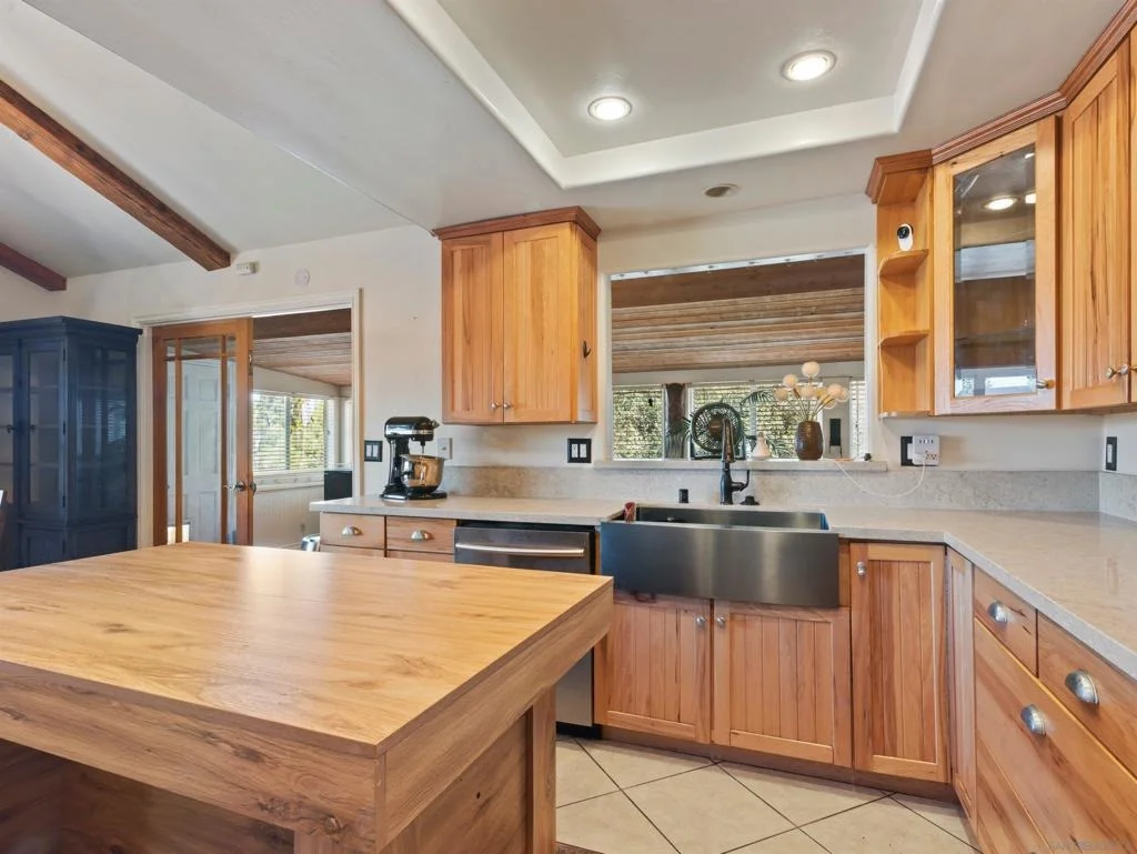 Photo of 749 De Luz