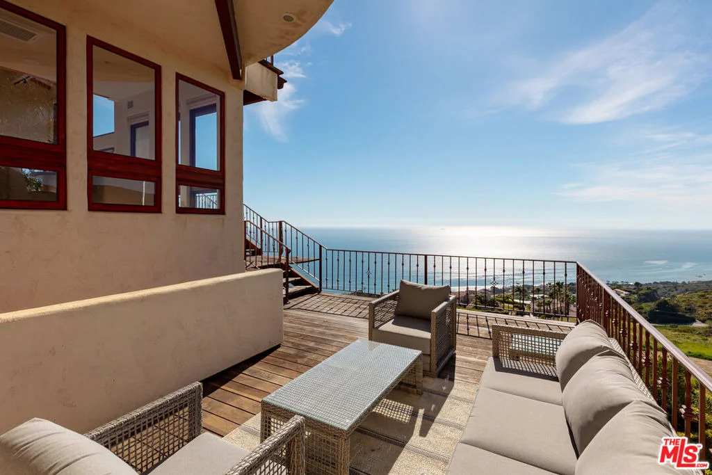 Photo of 4240 Avenida De La Encinal
