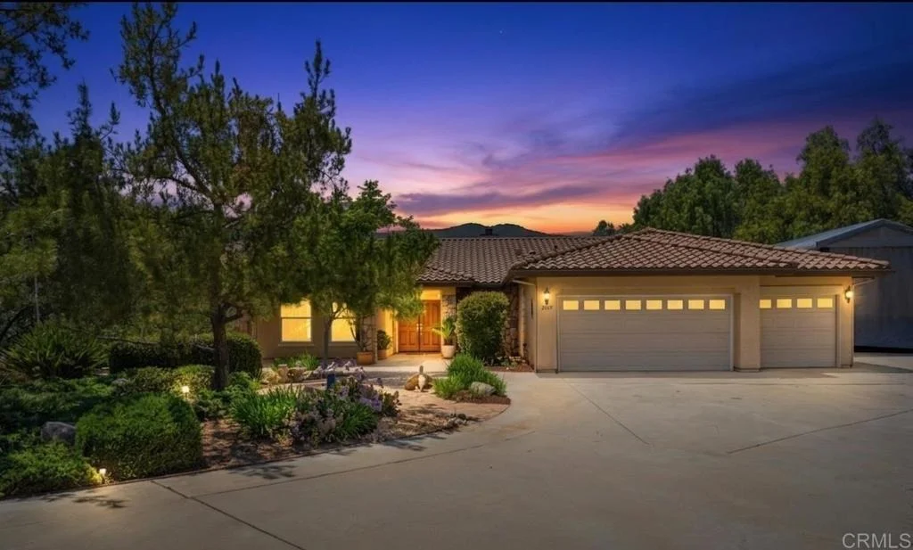 Photo of 2527 Southern Oak Road