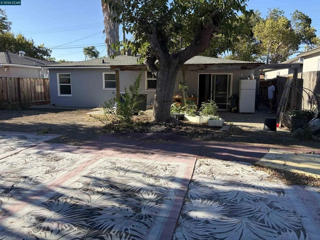 Photo of 35 Lois Ave
