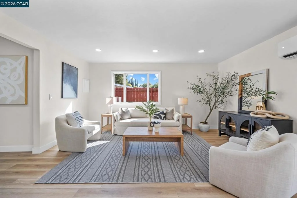 Photo of 2697 Mayfair