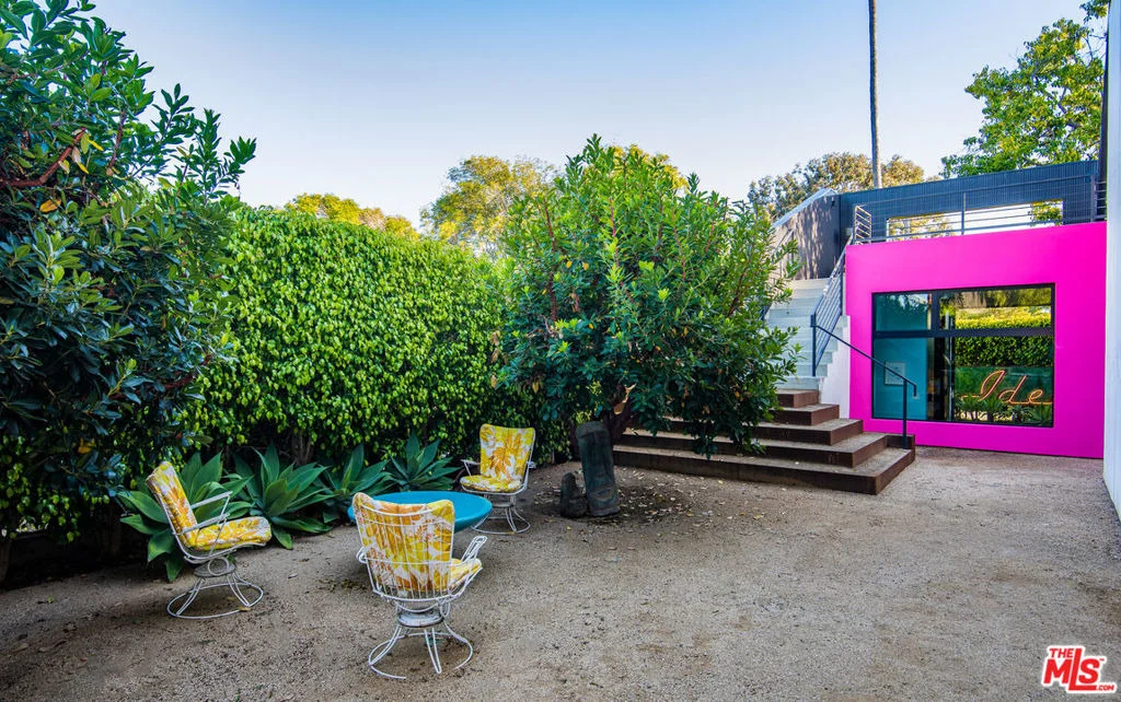 Photo of 813 Palms