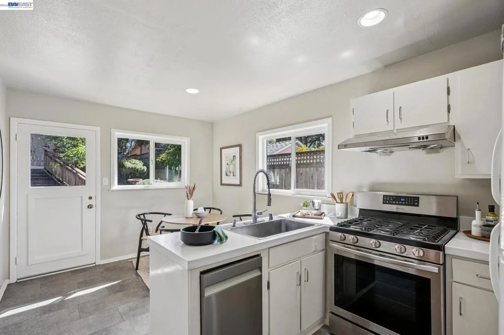 Photo of 2452 Potomac St
