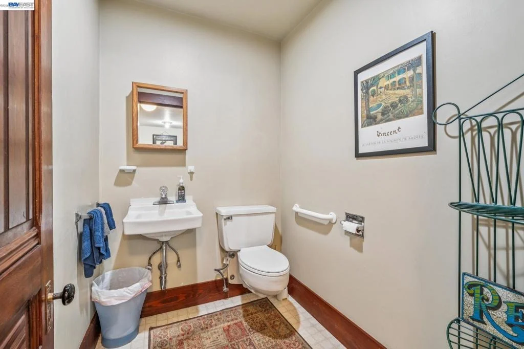 Photo of 2242 San Antonio Ave