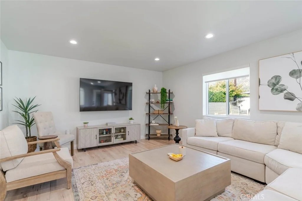 Photo of 447 W Bennett Avenue