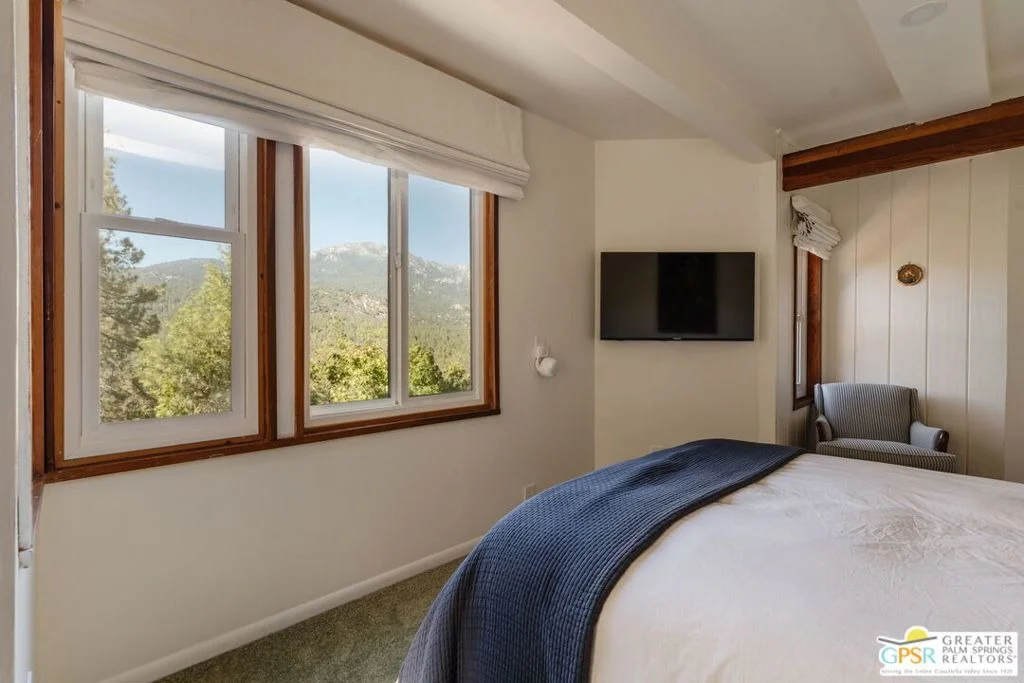 Photo of 52915 Middle Ridge Drive