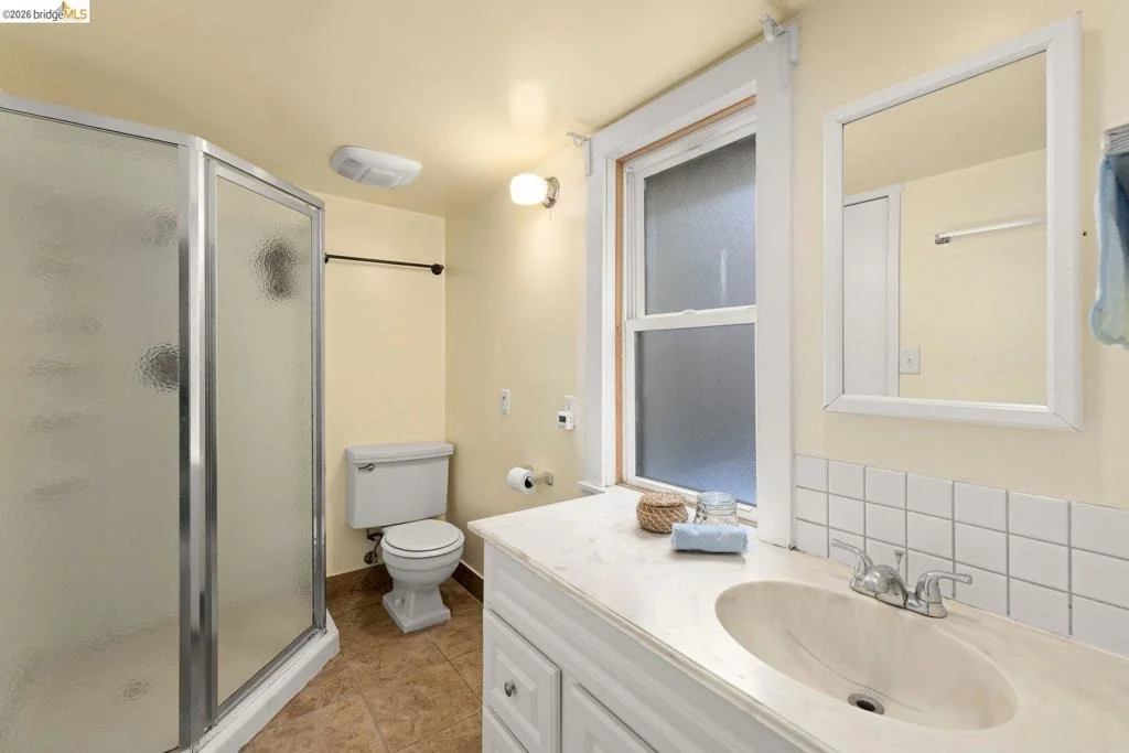 Photo of 2633 Regent St