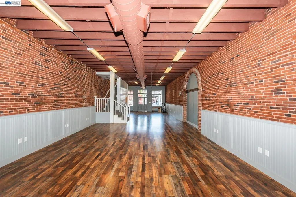 Photo of 525 Main St.