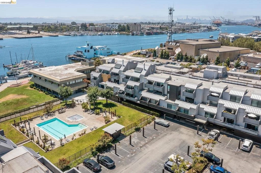 Photo of Unit 207 at 7 Embarcadero West