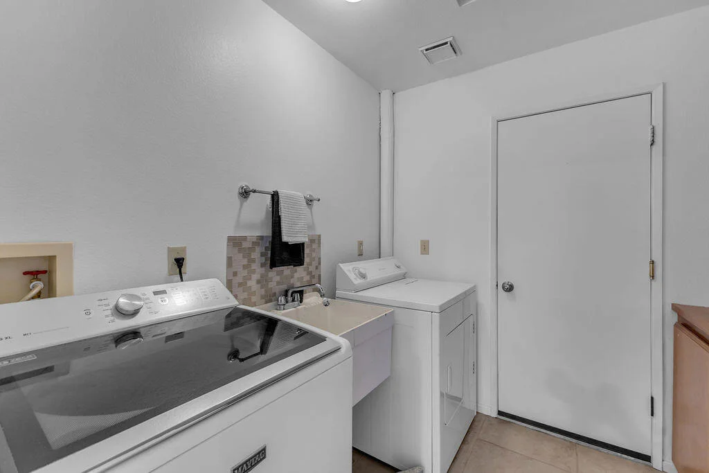 Photo of 7815 Sunset Road