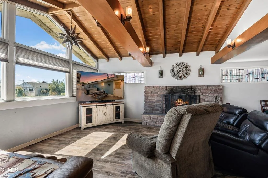 Photo of 405 W Beverly Drive