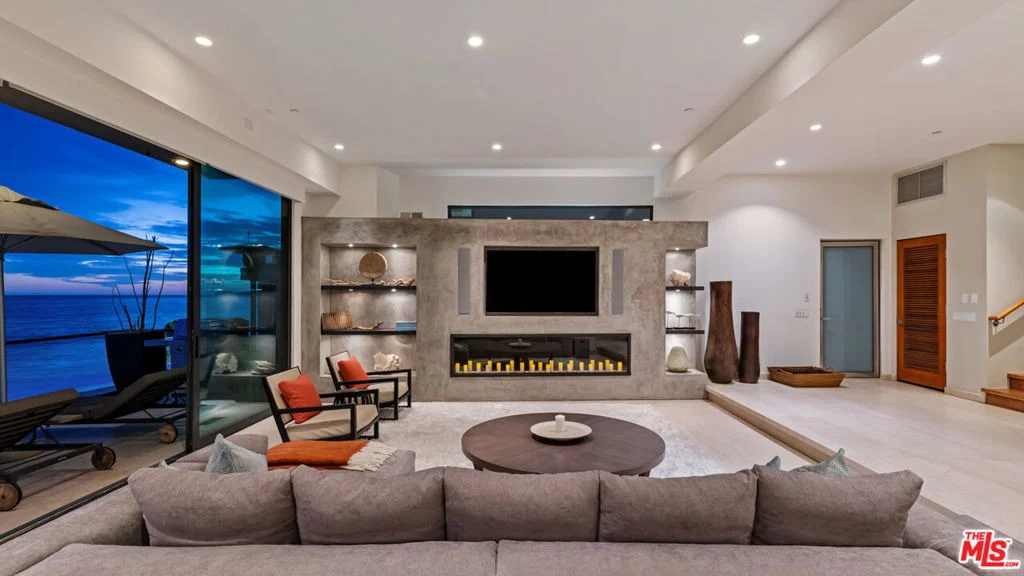 Photo of 25250 Malibu Road