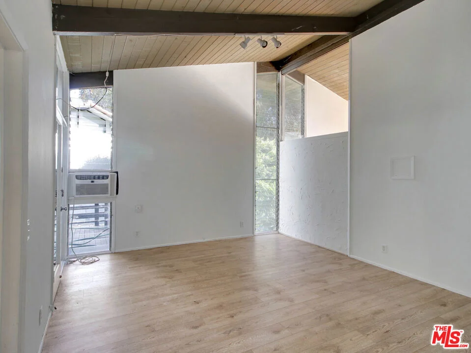 Photo of 3557 Serra Road