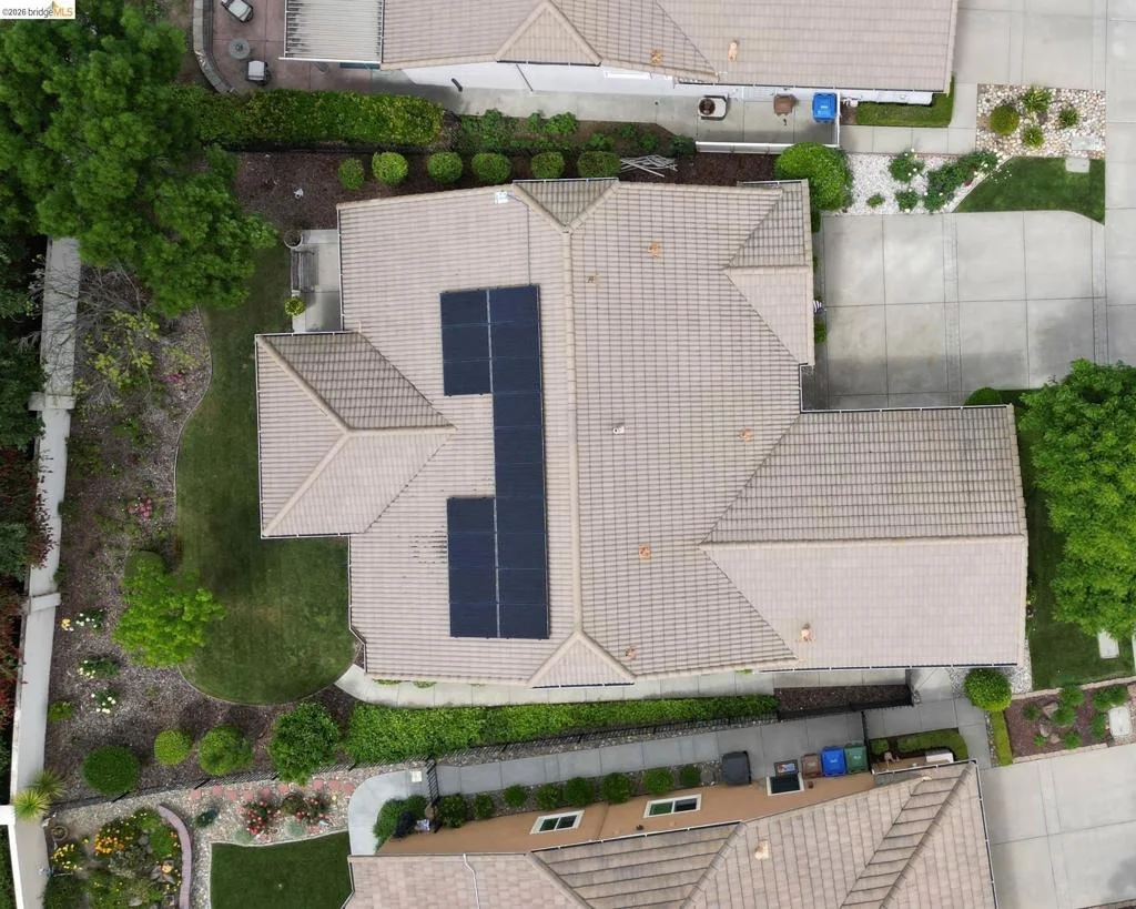 Photo of 485 Coronation Dr