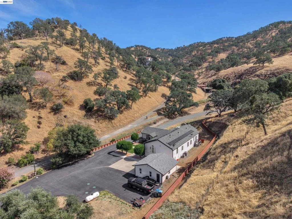 Photo of 16800 Marsh Creek Rd
