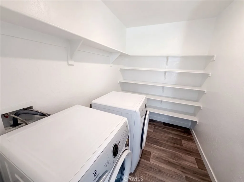 Photo of 4496 Bellaire