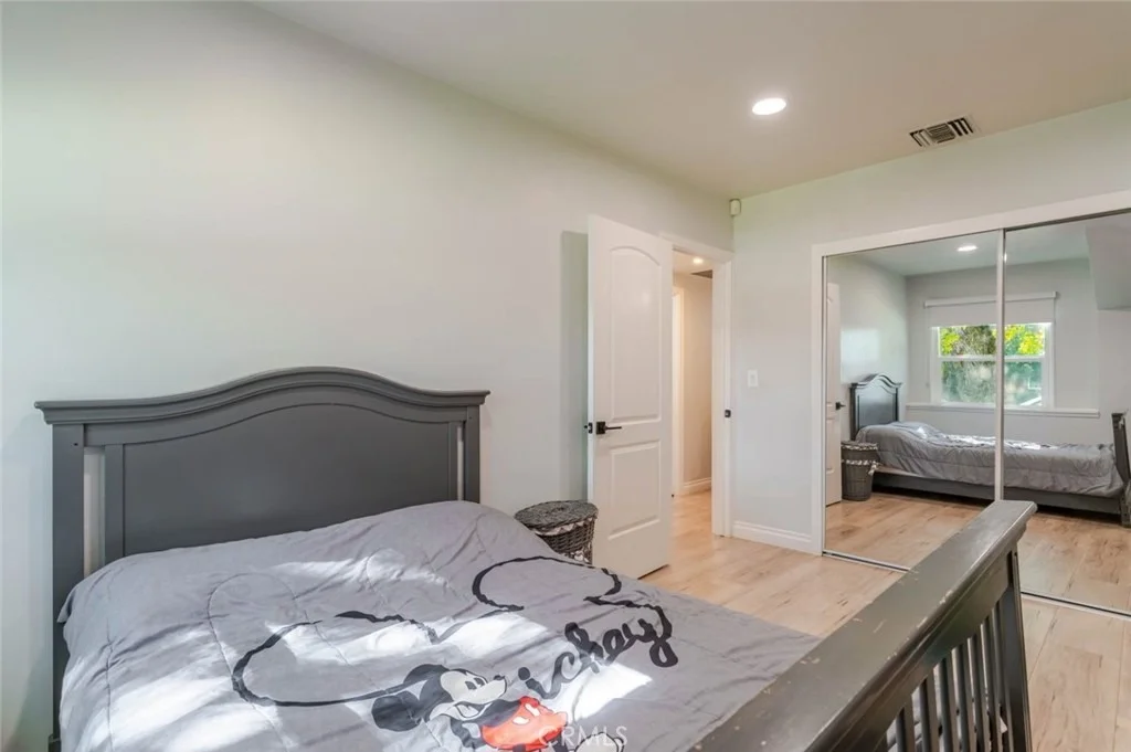 Photo of 447 W Bennett Avenue
