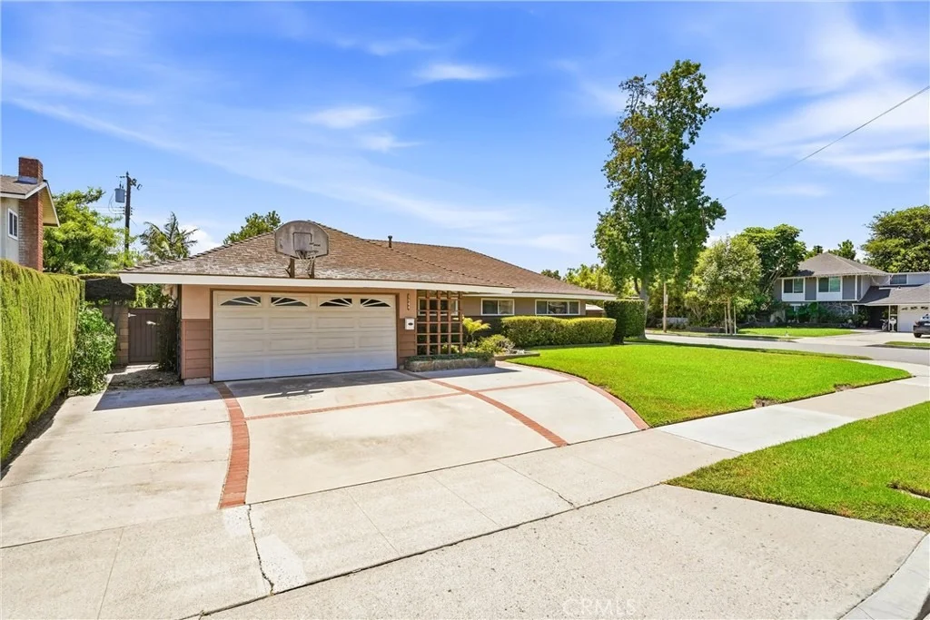 Photo of 1544 E Riverview