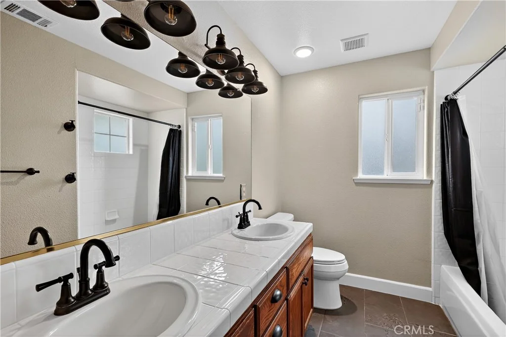 Photo of 724 Robin Drive