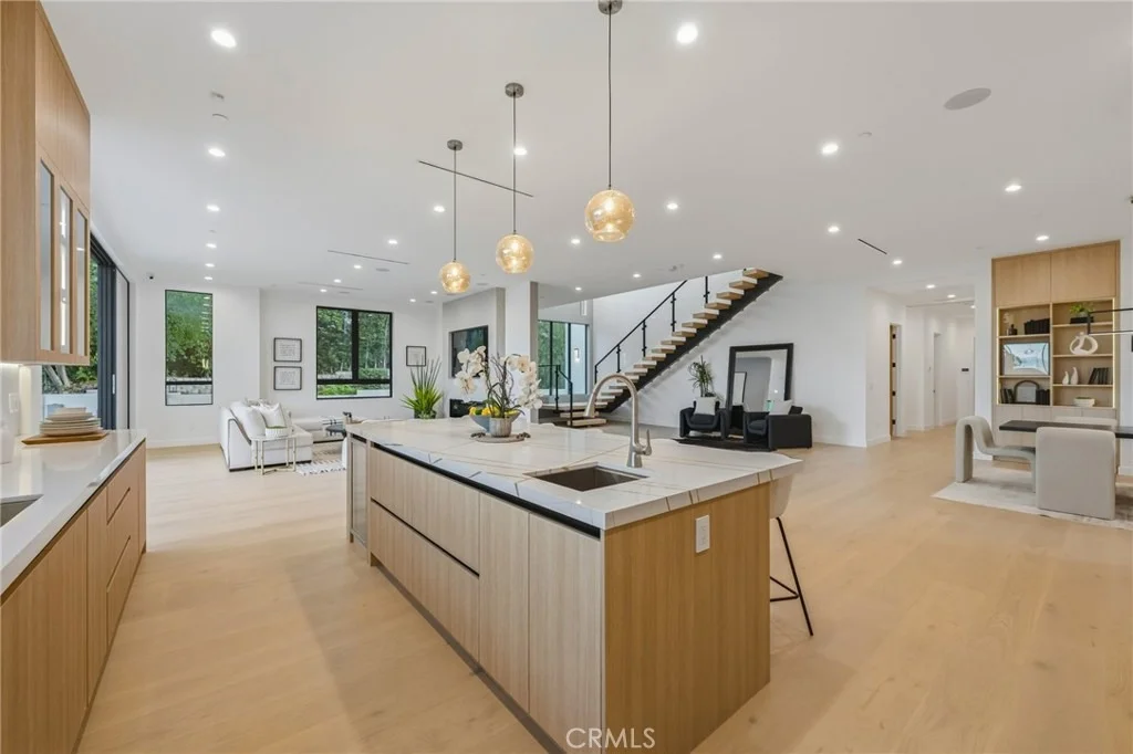 Photo of 4331 Alonzo