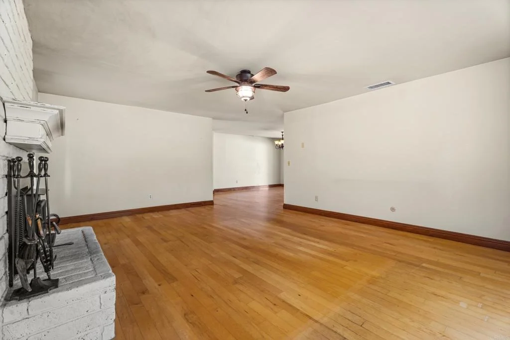 Photo of 3042 Holly Rd