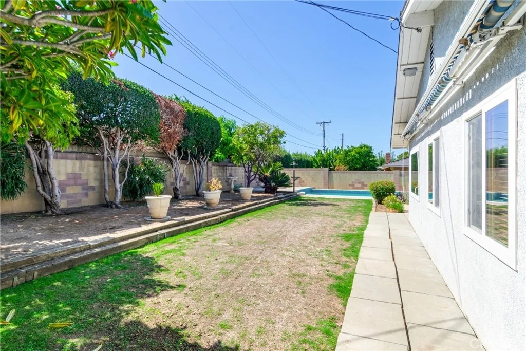 Photo of 1102 E. Amber Avenue