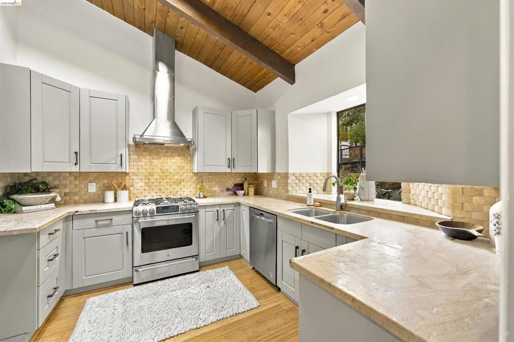 Photo of 7099 Pinehaven Road