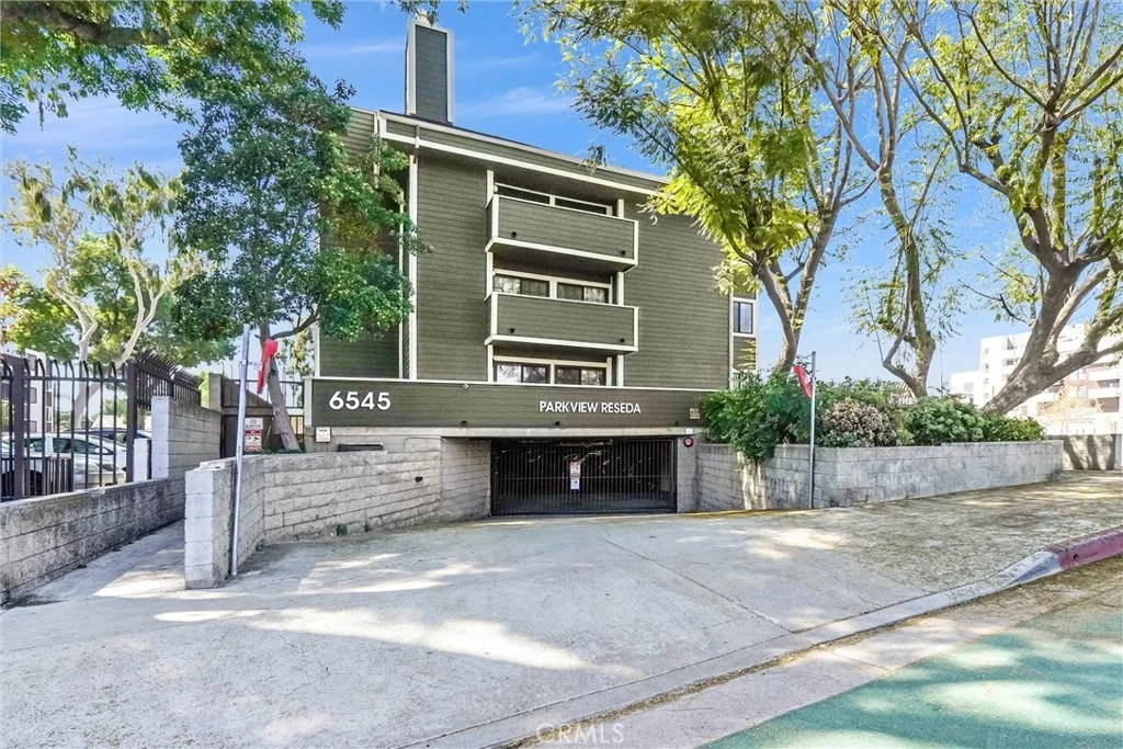 Photo of Unit 6 at 6545 Reseda Boulevard