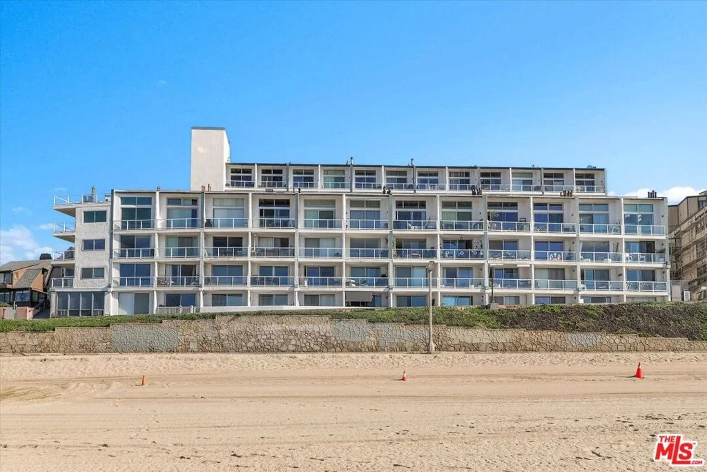 Photo of Unit 512 at 615 Esplanade