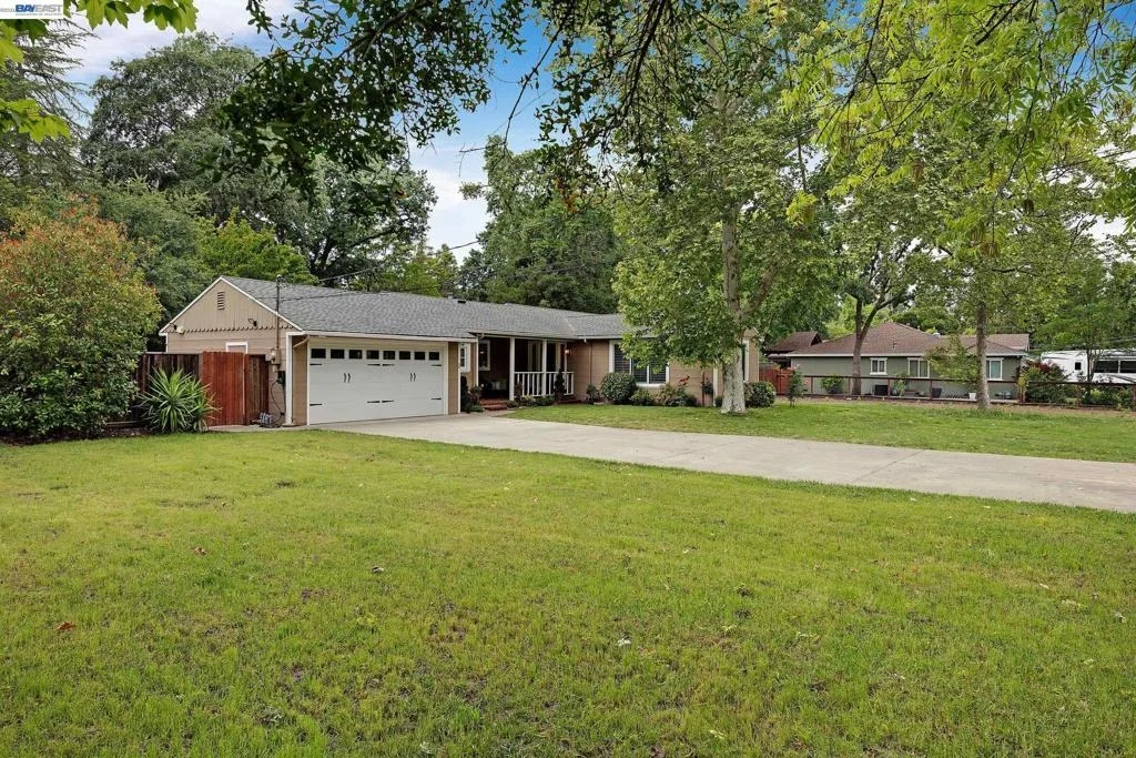 Photo of 1989 Meadow Rd