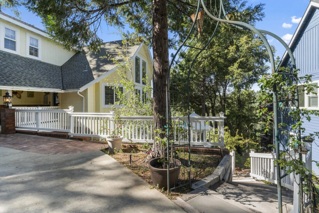 Photo of 692 Zurich Drive