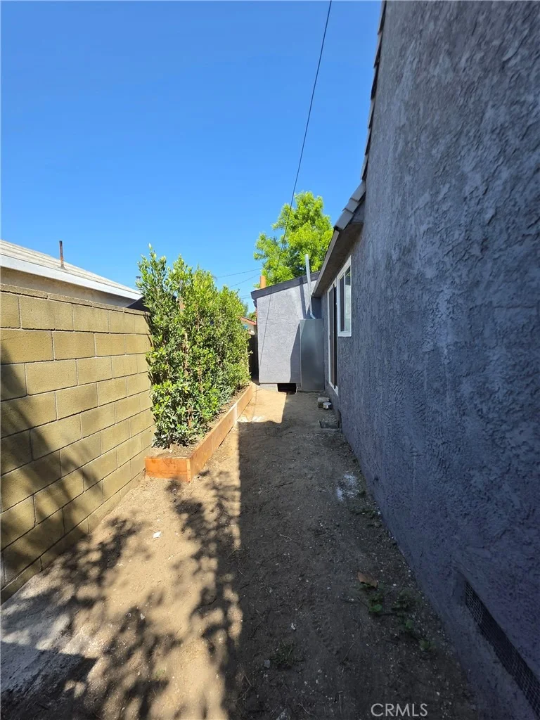 Photo of 4660 Paramount