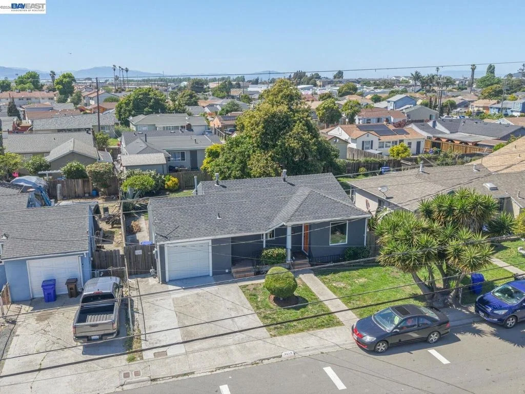 Photo of 2609 Macarthur Ave