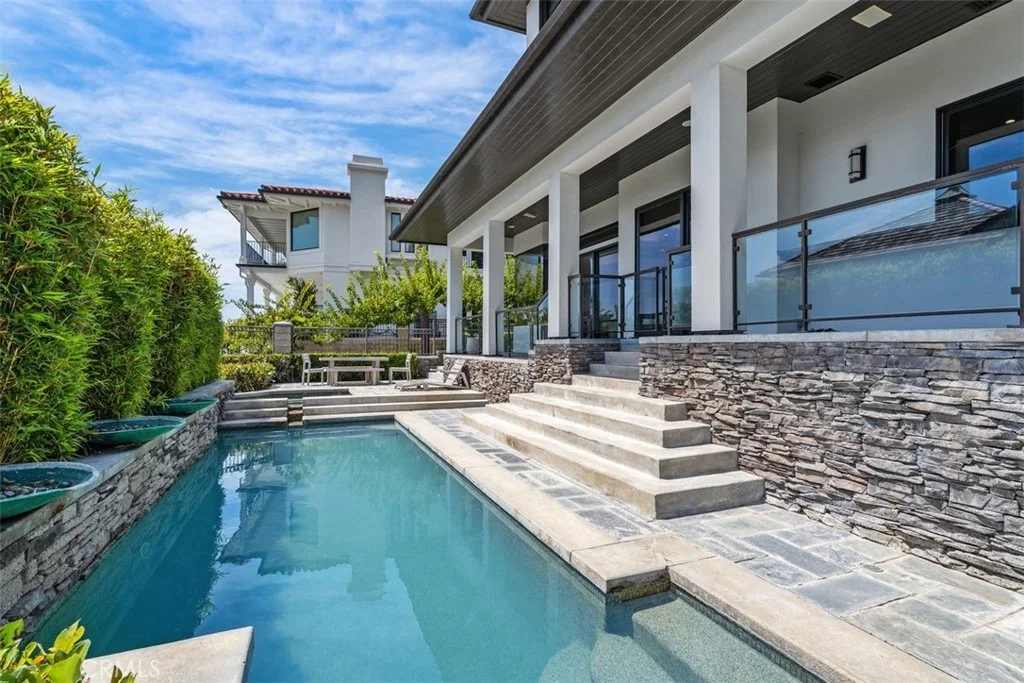 Photo of 2907 Cliff Drive