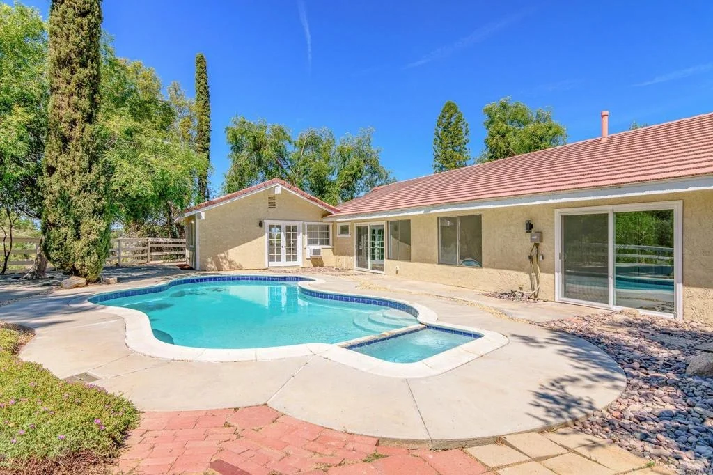 Photo of 37985 Avenida Bravura