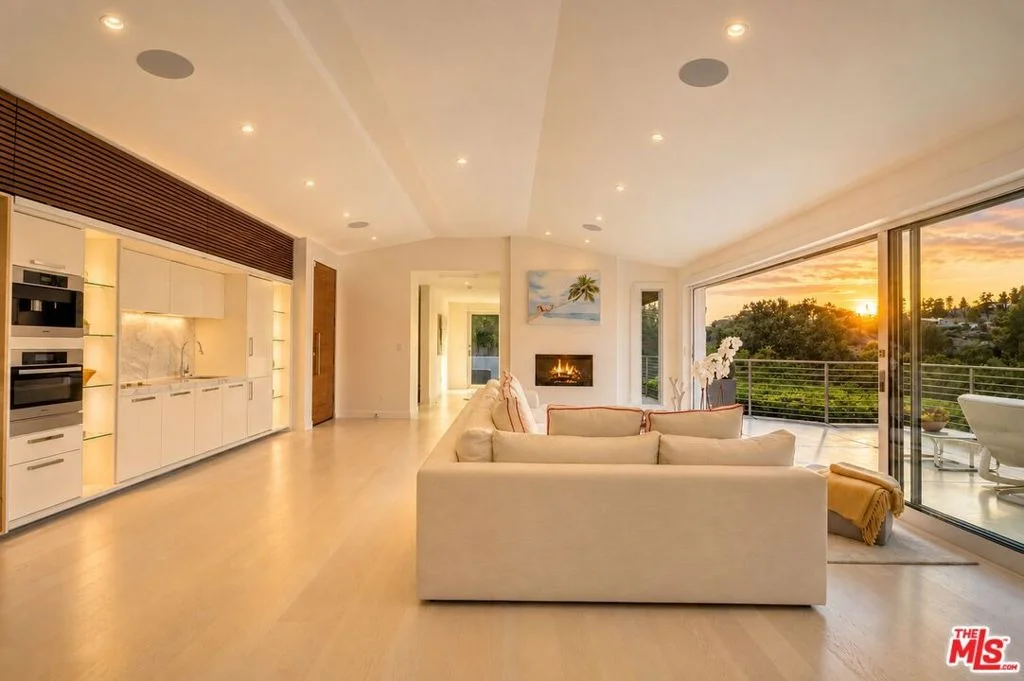 Photo of 9422 Readcrest Drive