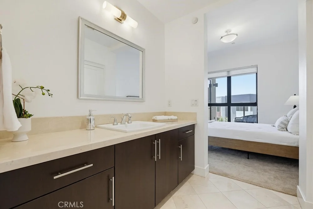 Photo of Unit 406 at 402 Rockefeller