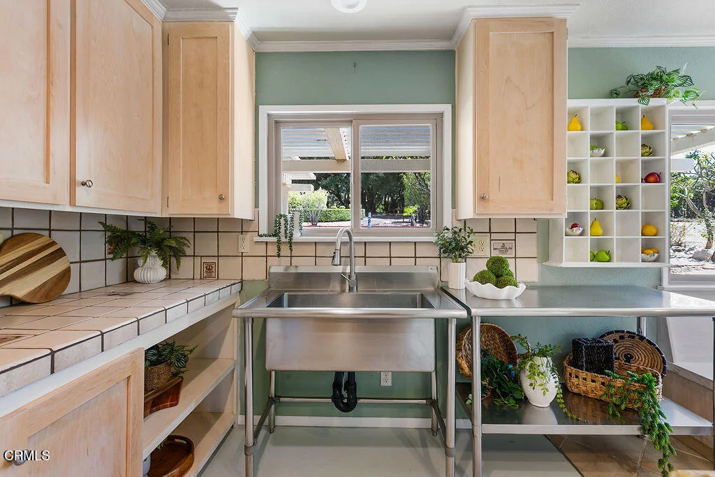 Photo of 567 N Avocado Place