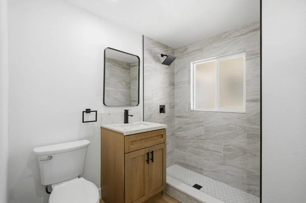 Photo of 43581 Oasis Street
