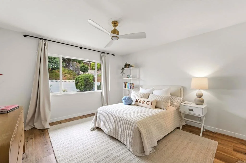 Photo of 952 La Tierra Drive