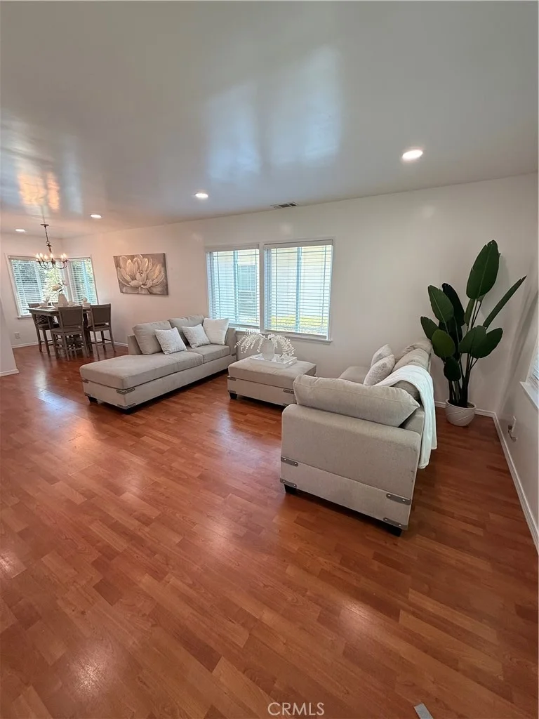 Photo of 9714 Paramount