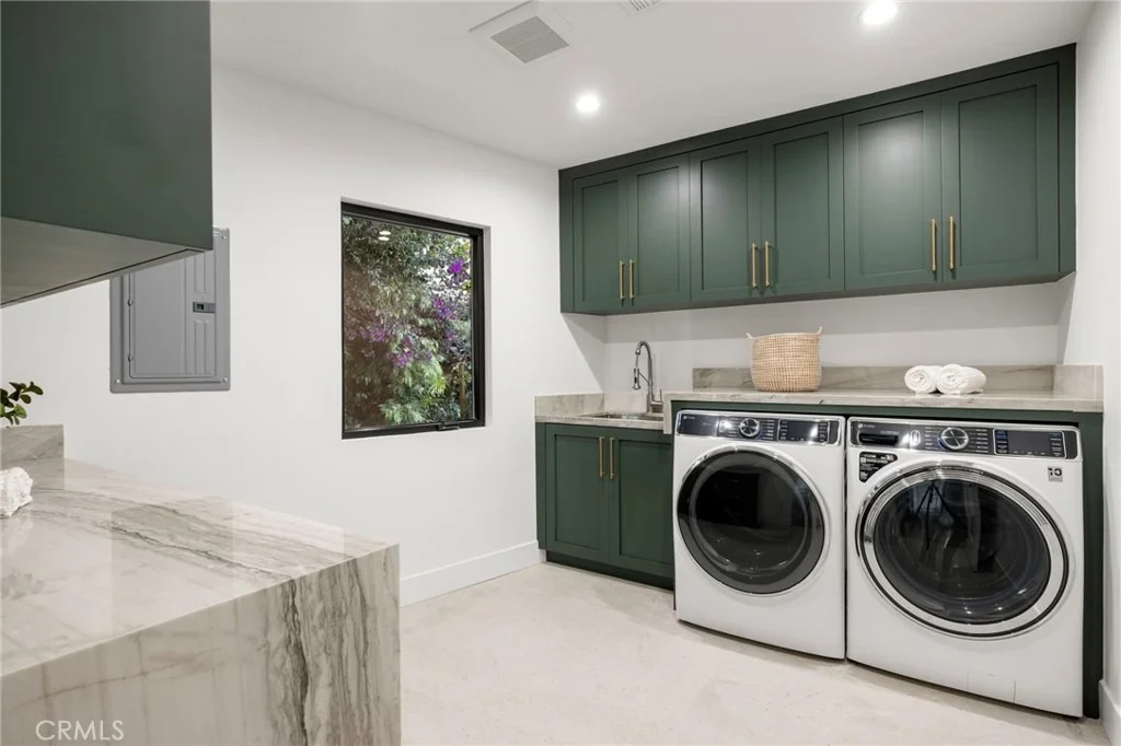 Photo of 1470 Bryant Drive E